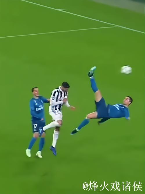 C罗挑战机器人守门员,射门频频被挡出,最后抓住漏洞进球 C罗挑战机器人守门员,射门频频被挡出,最后抓住漏洞进球