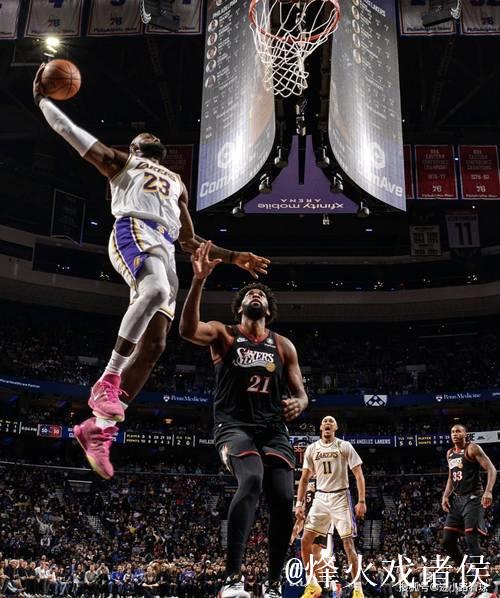 末节12分3助攻!原来不是詹姆斯不行了,而是他在解锁奥运会模式 末节12分3助攻!原来不是詹姆斯不行了,而是他在解锁奥运会模式